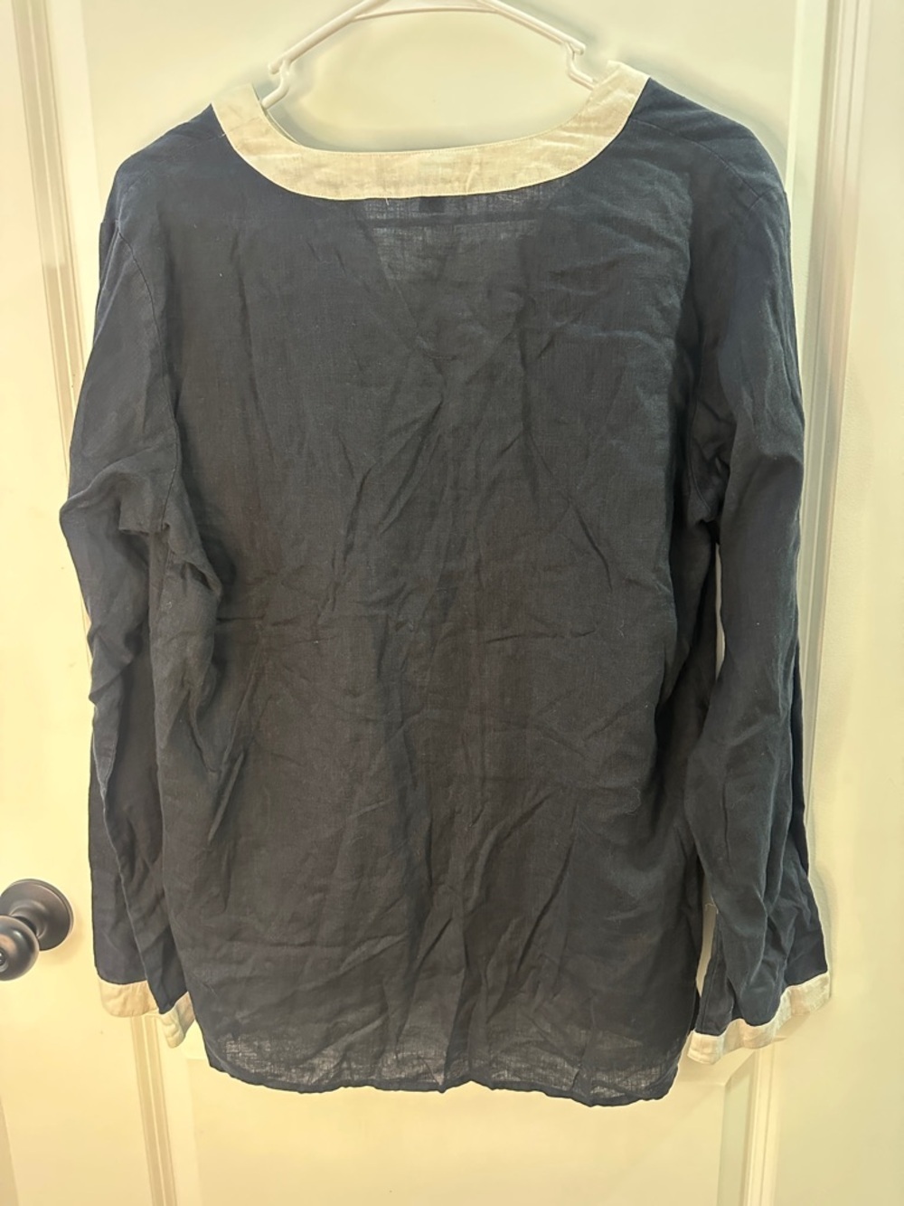 Lauren Ralph Lauren Black Linen Top with Cream Trim Size medium EUC - Picture 3 of 3